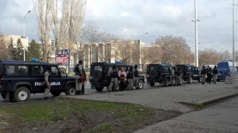 Се уште трае распитот пред истражен, еден од приведените пренесен во&nbsp;болница